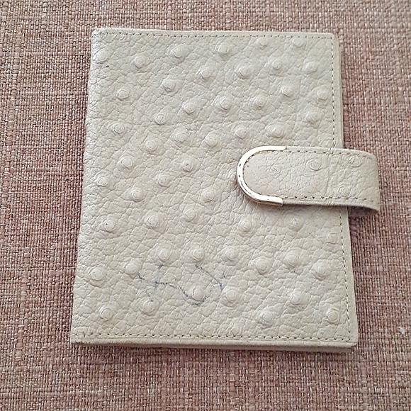 Longchamp tan CC holder